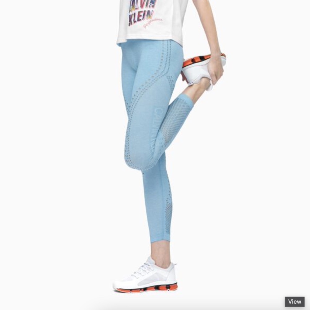 Calvin Klein Color Block Seamless 7/8 Leggings in Size Medium (Color Misty Aqua)